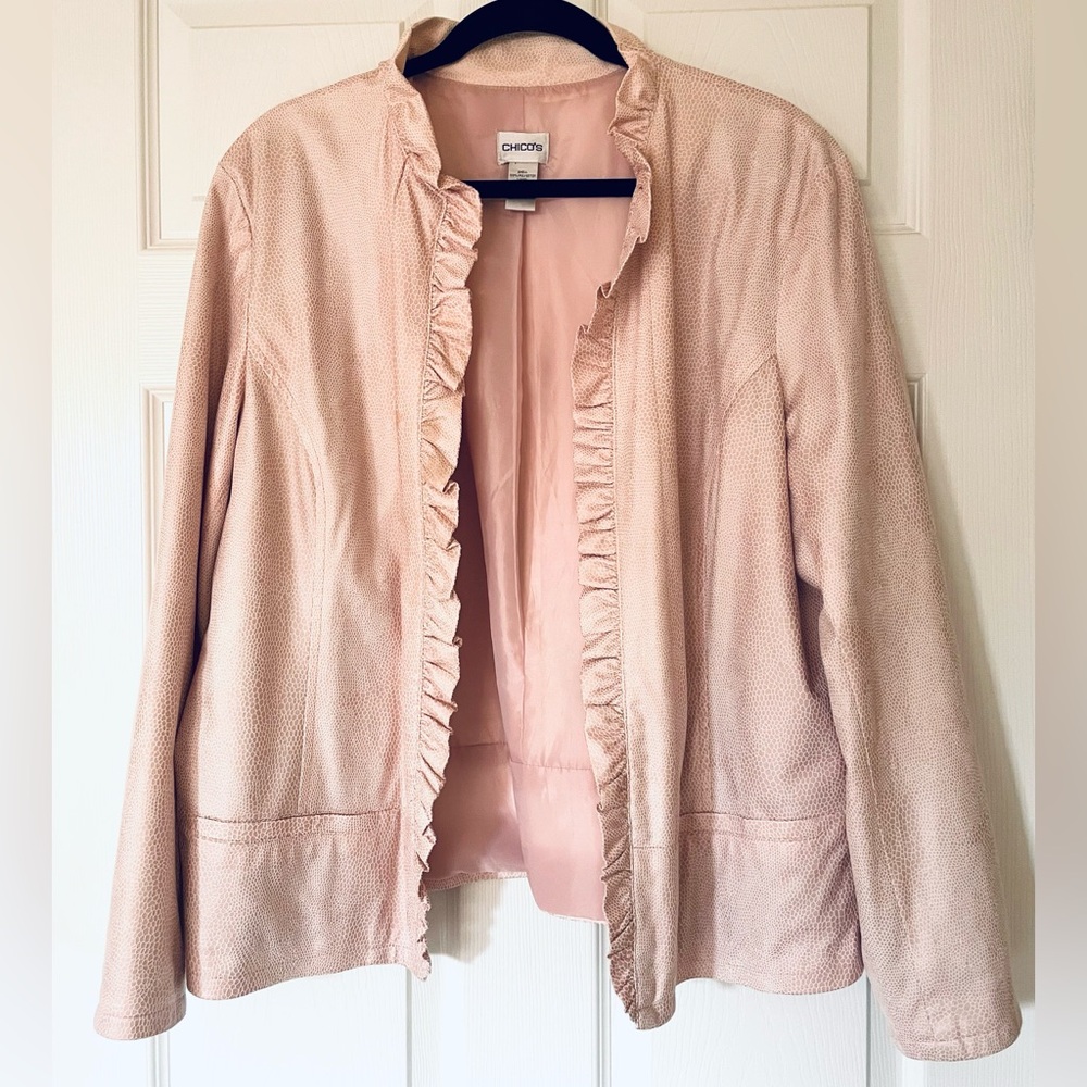 EUC | Chico’s Pale Pink Snakeskin Ruffle Blazer | Size 16 / Chico’s 3